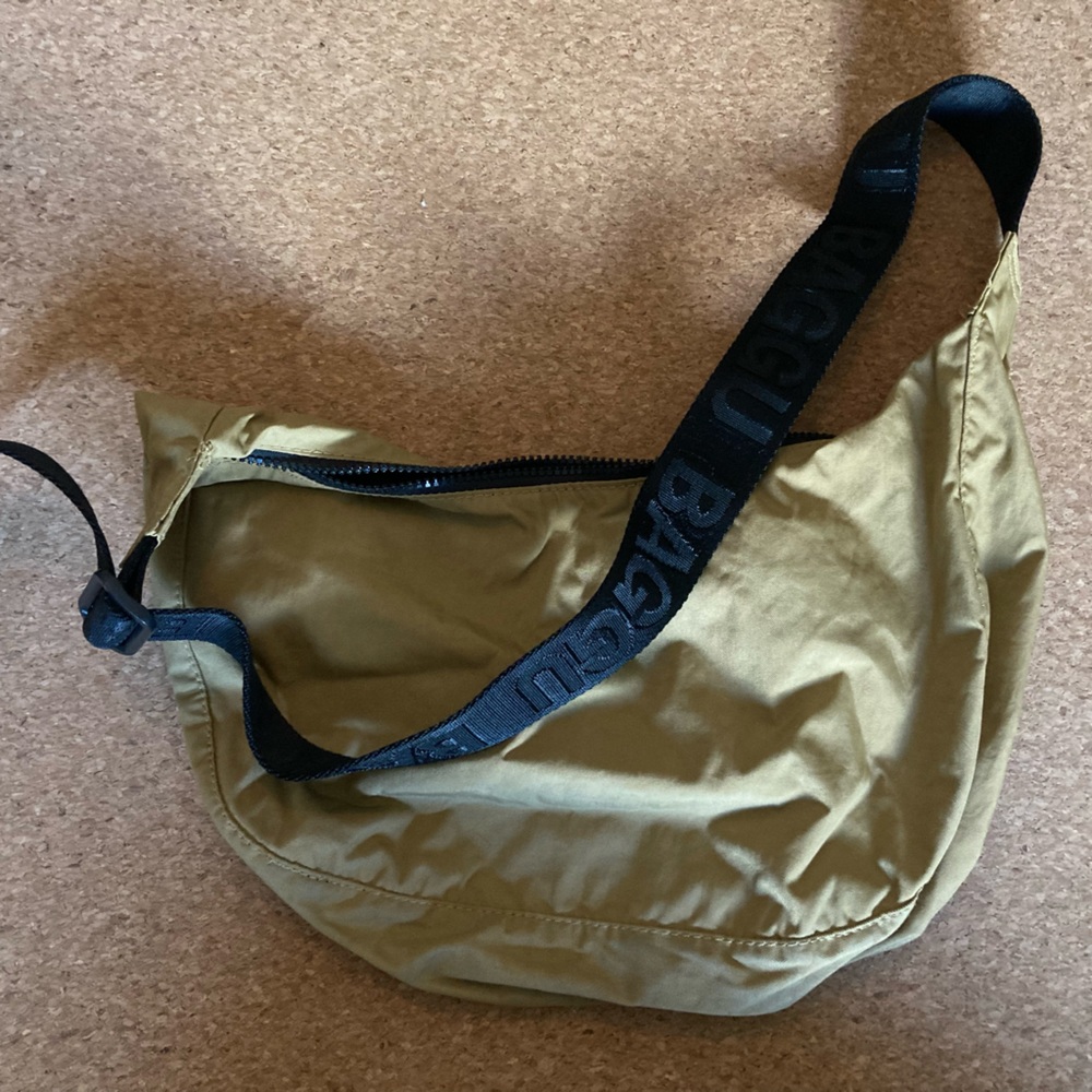 Baggu Medium Crescent Crossbody Bag in Khaki